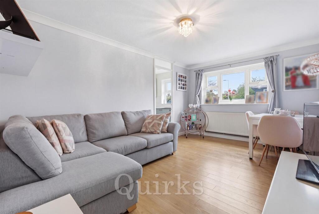 Apartment in Basildon, Queens Park, Billericay - View 3