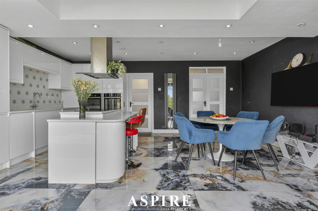 Video Tour Inside - St. James Avenue West, Stanford-Le-Hope - View 3