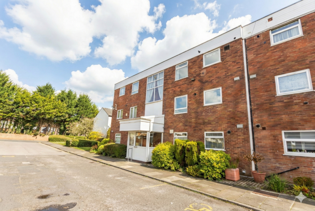 Main image of property: 3 Links View Court, Whitefield, Manchester, Lancashire, M45 7HP