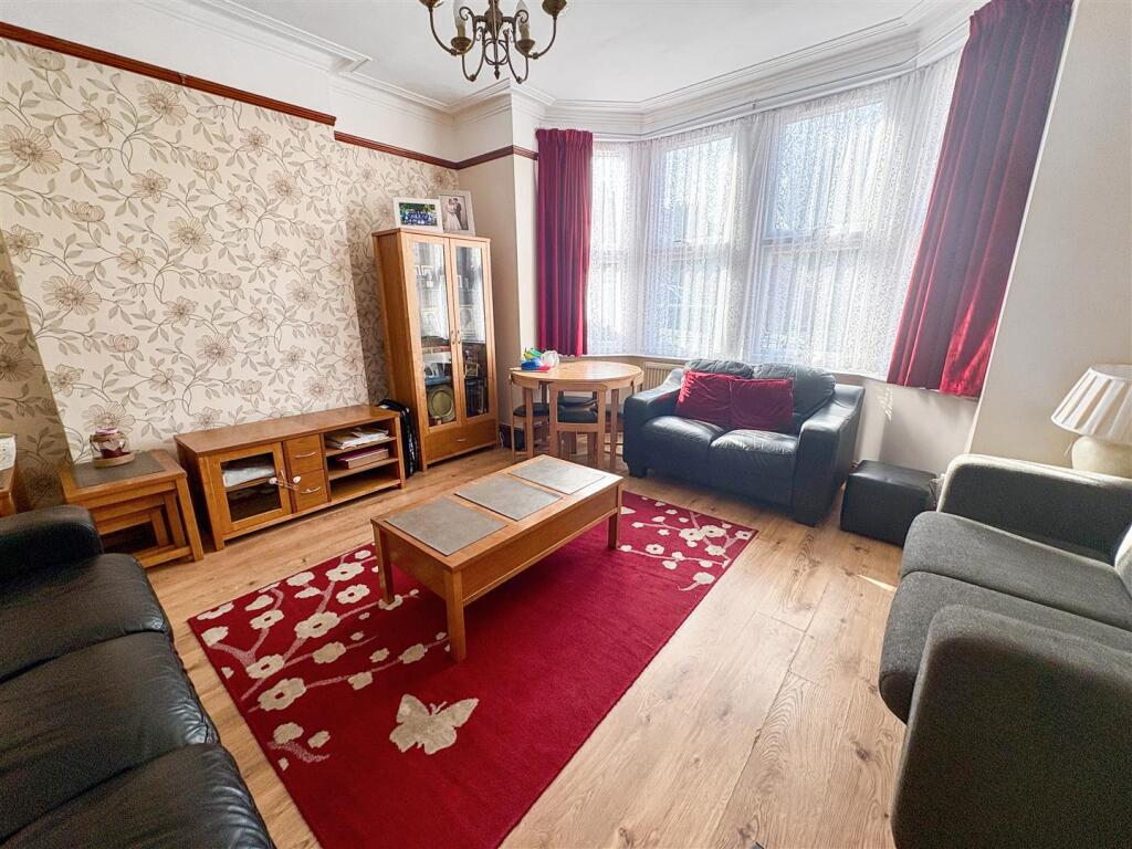 House in Southend-on-Sea - View 4