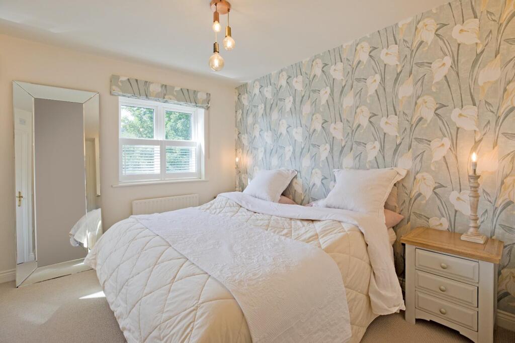 House in Bradford, Ben Rhydding, Ilkley - More