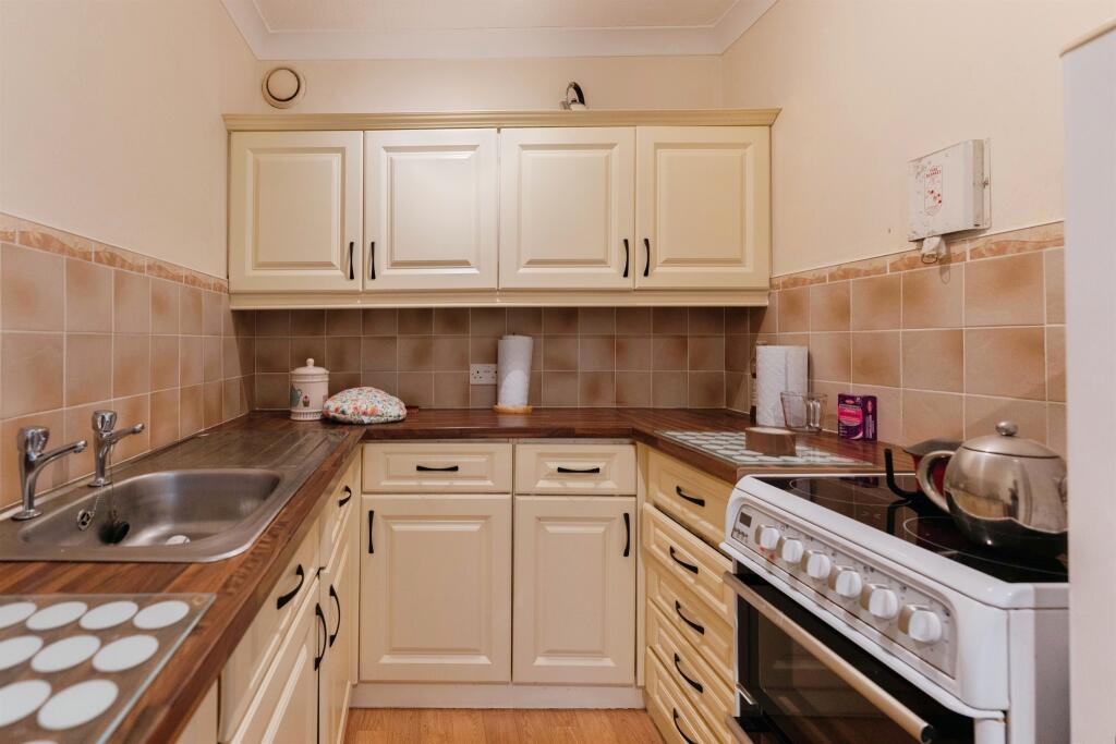 Apartment in Wirral, Liverpool City Region - More
