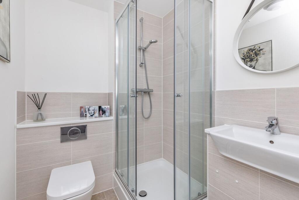 Apartment in Redhill - More