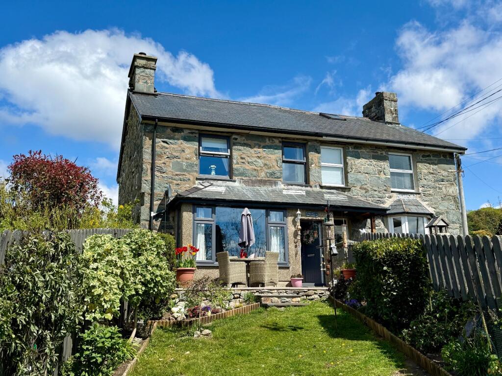 3-bed semi-detached on 2 Bryn Ffynnon, Dyffryn Ardudwy, LL44 2DR, £289,995
