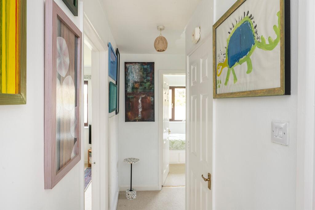 Apartment in Aston Clinton, Buckinghamshire - View 5