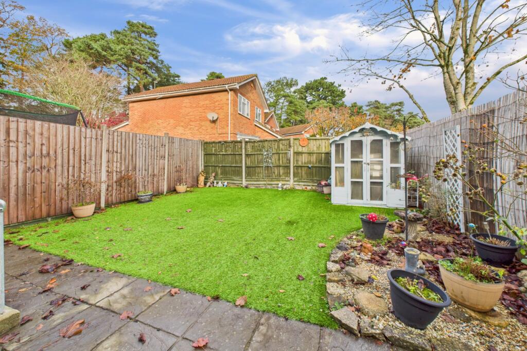 Blackbird Close, Poole, Dorset, BH17 photo 3