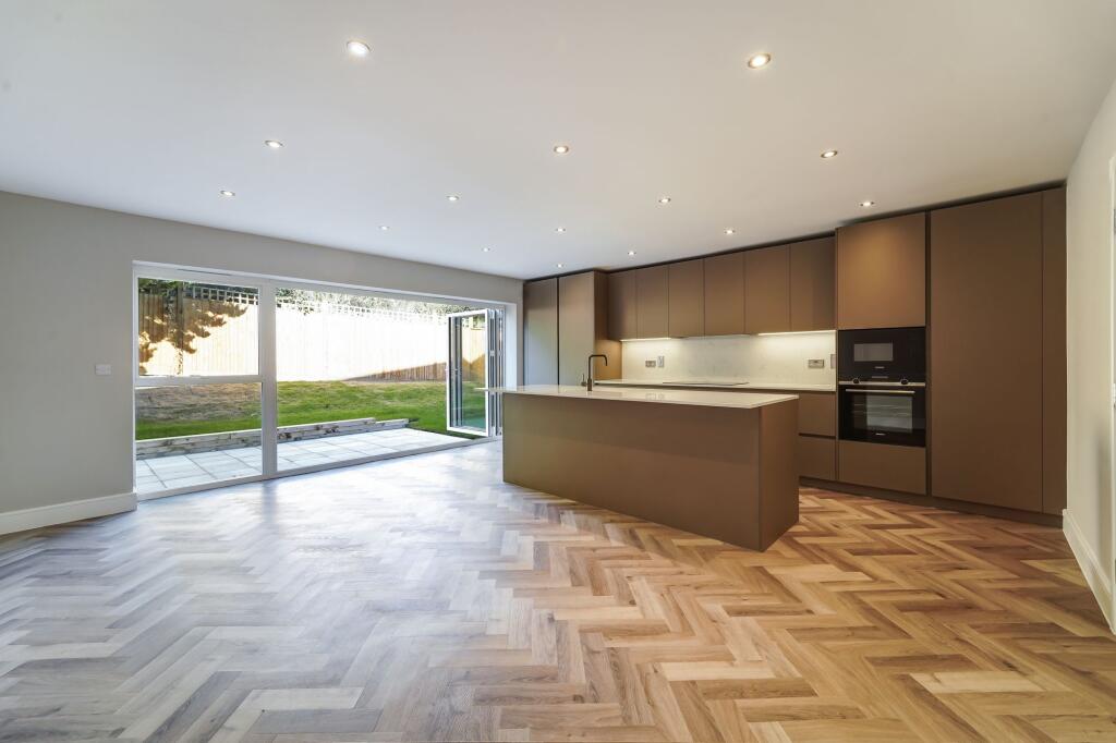 House in Reigate and Banstead, Surrey - View 2