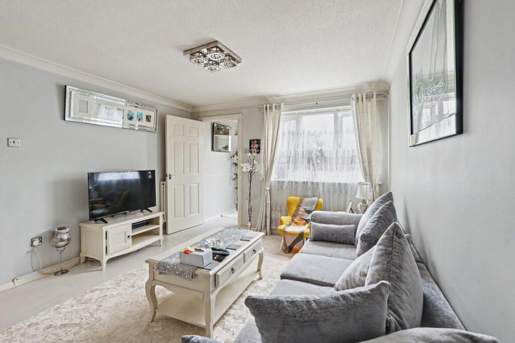 Beeston Drive, Cheshunt, EN8 photo 3