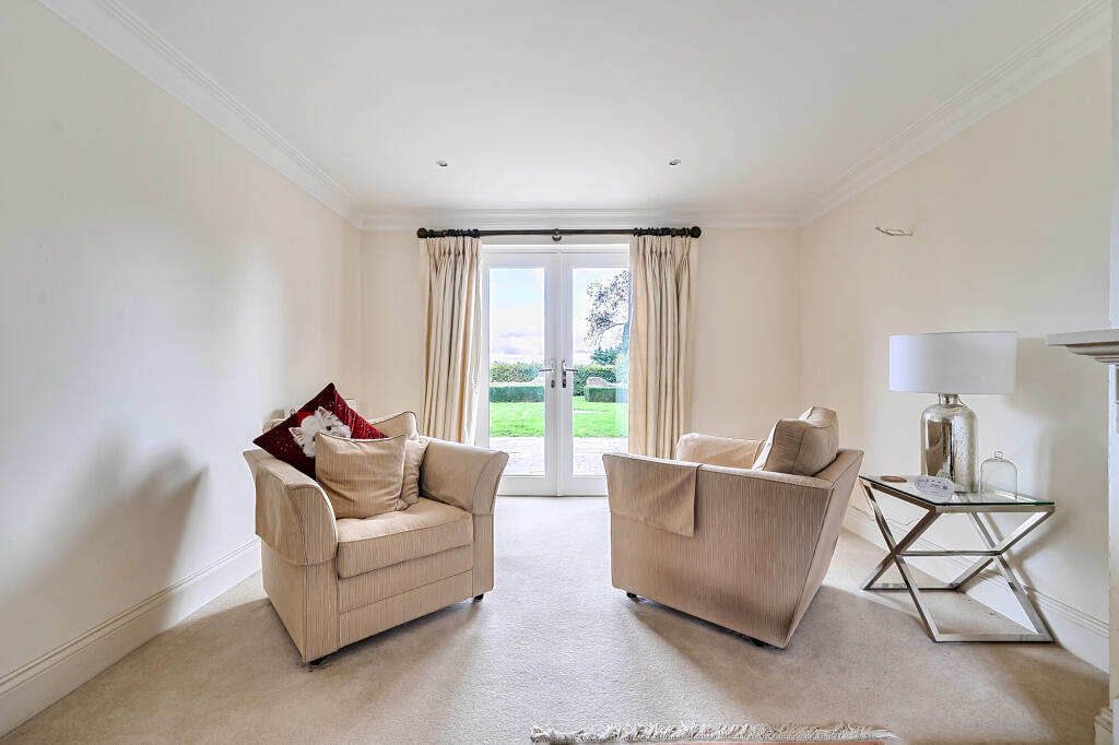 House in Gloucester - View 5