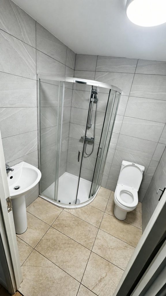 P18 - Rear bathroom and shower.png