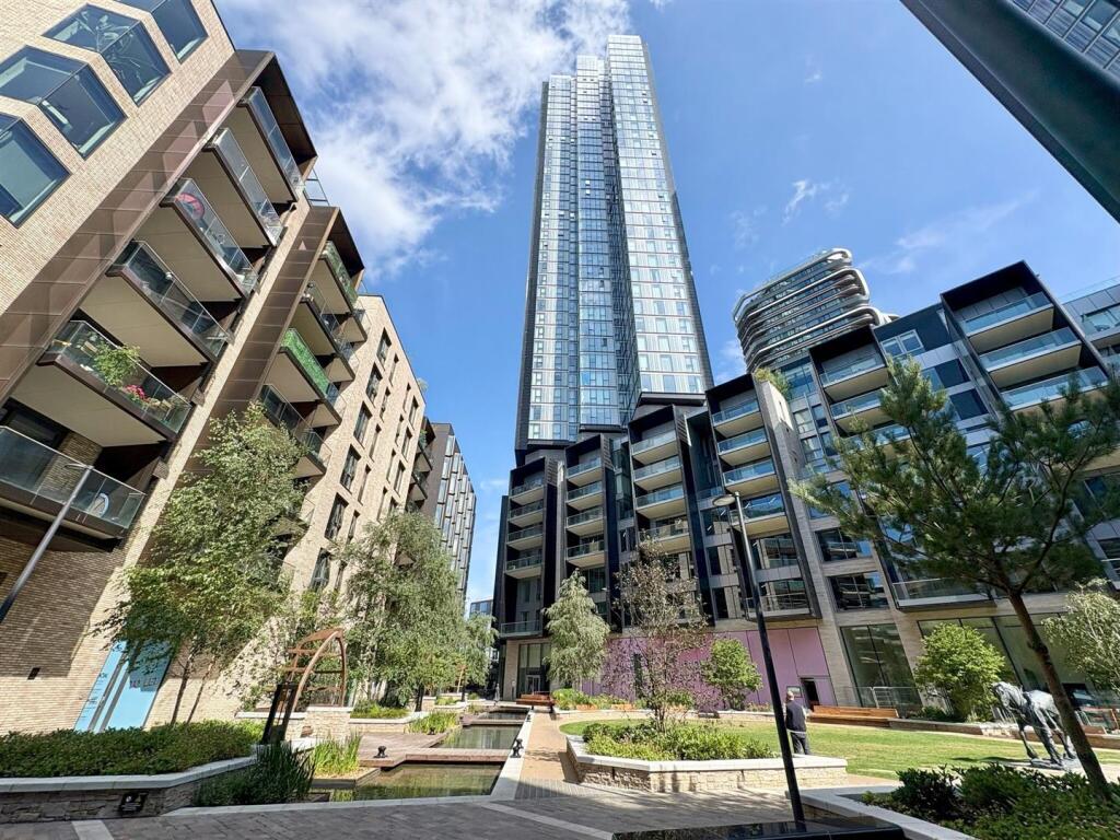 Main image of property: Carrara Tower, 250 City Road, London, EC1V