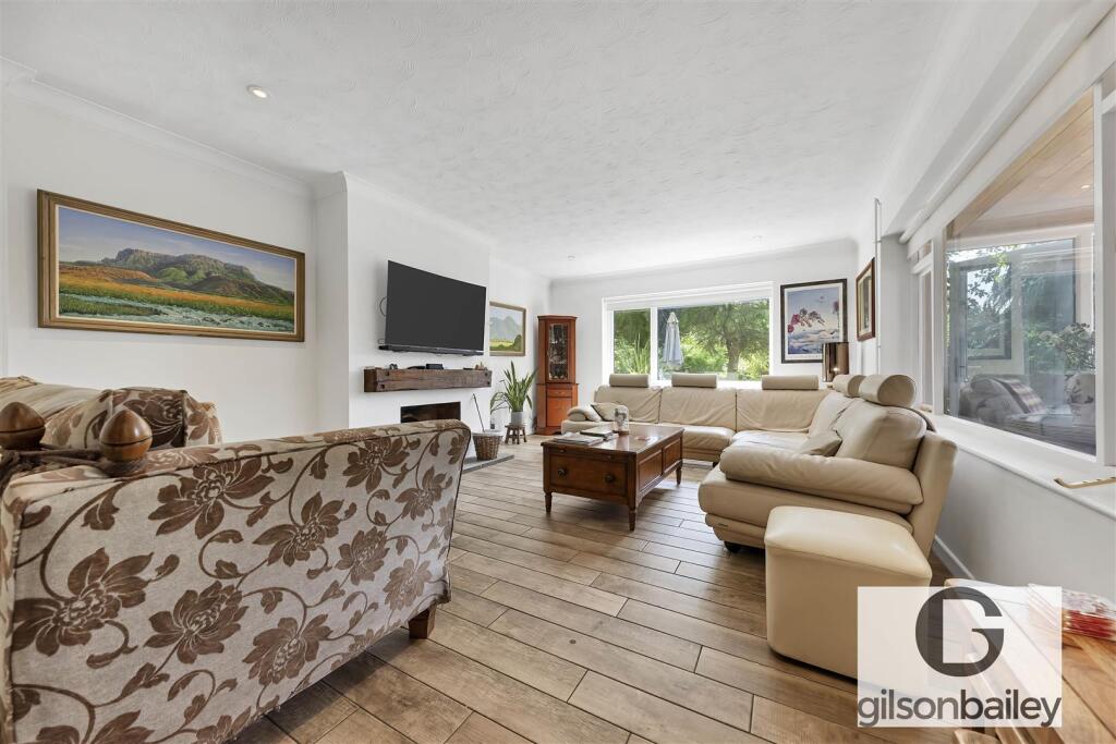 Pinewood Close, Hellesdon photo 2