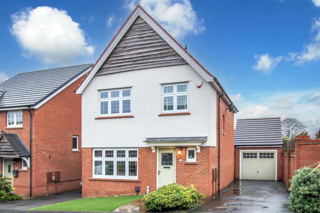 3-bed detached on Oakdene Drive, Crofton, Wakefield, £300,000