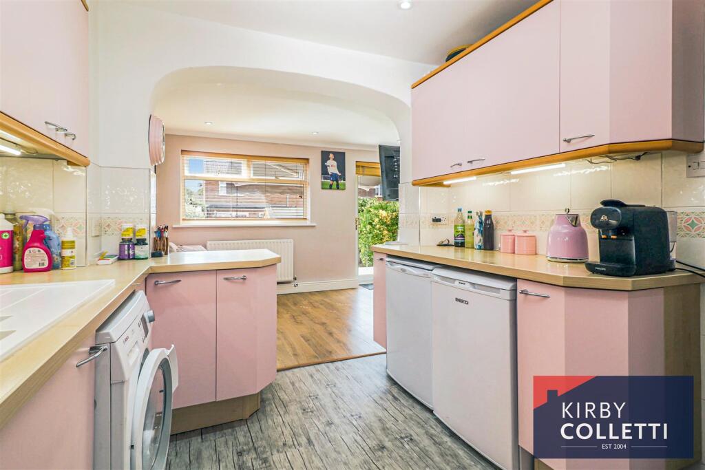 House in Broxbourne - More