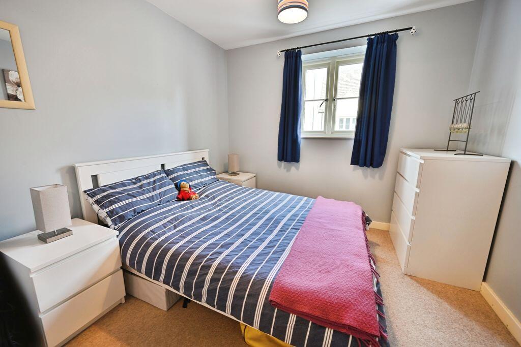House in Cotswold, Kingshill Meadow, Cirencester - More