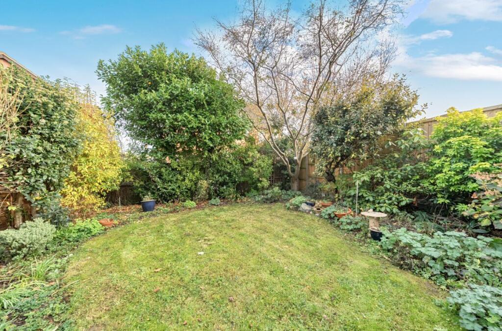 Summerfield Drive, Wootton, Bedford photo 4