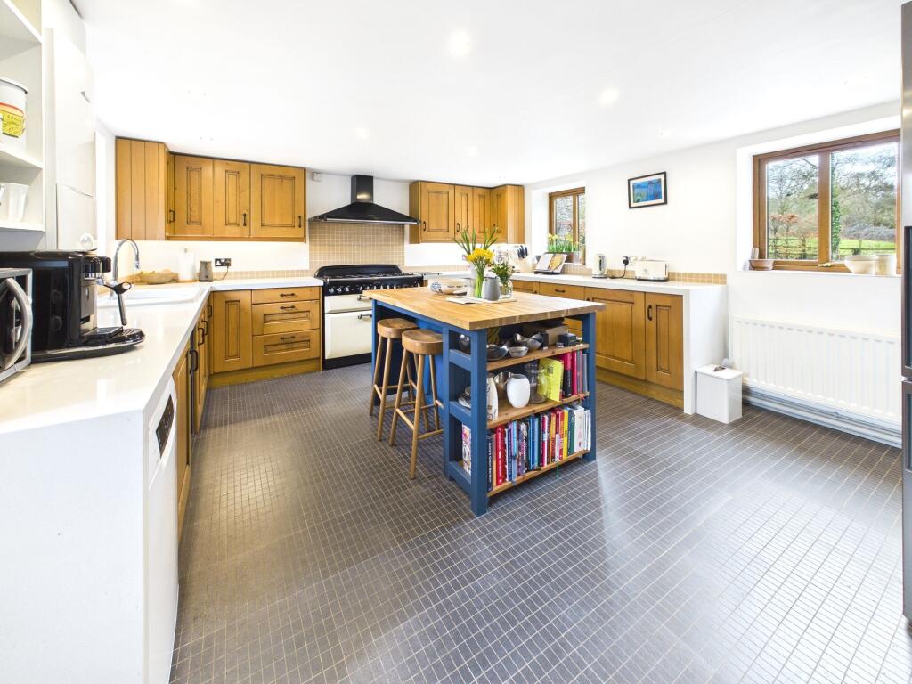 House in West Oxfordshire, Ascott-under-Wychwood - View 3
