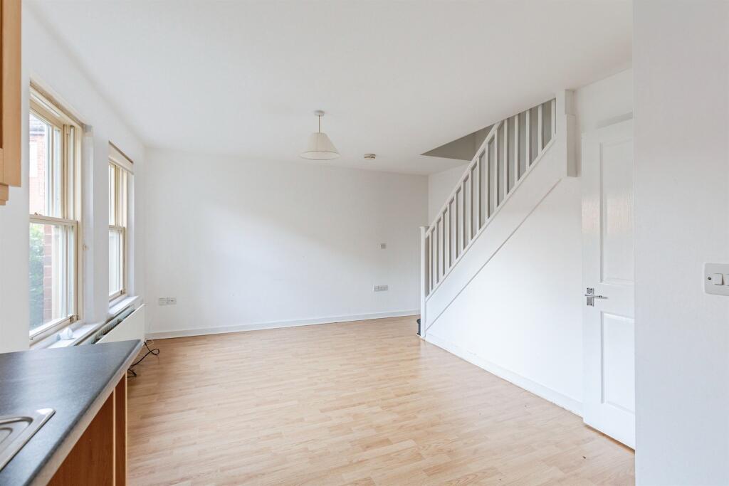 26, Chapman Road, Wellingborough photo 2