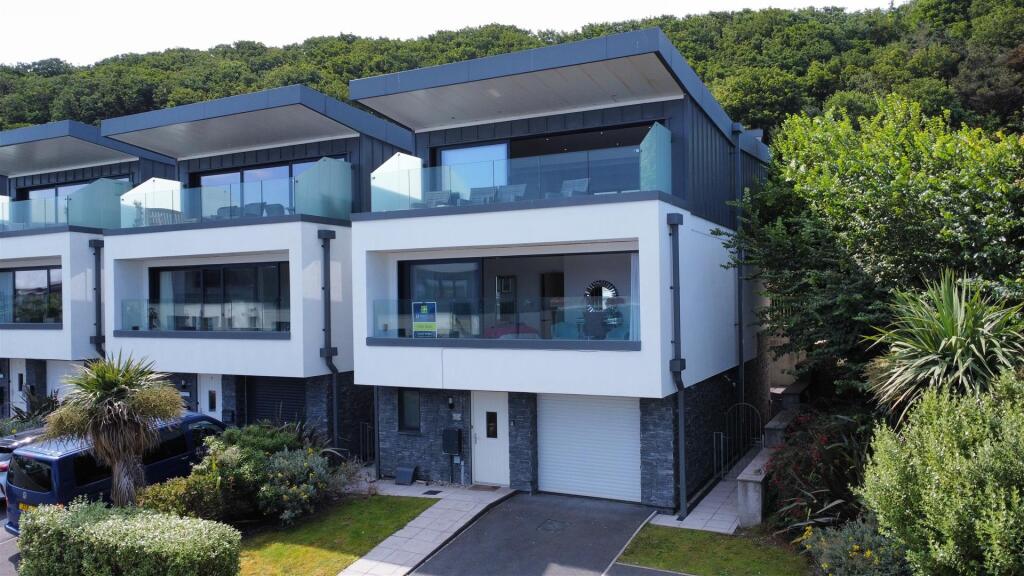 5-bed detached on Roslyn Gardens, Westward Ho, Bideford, £699,000