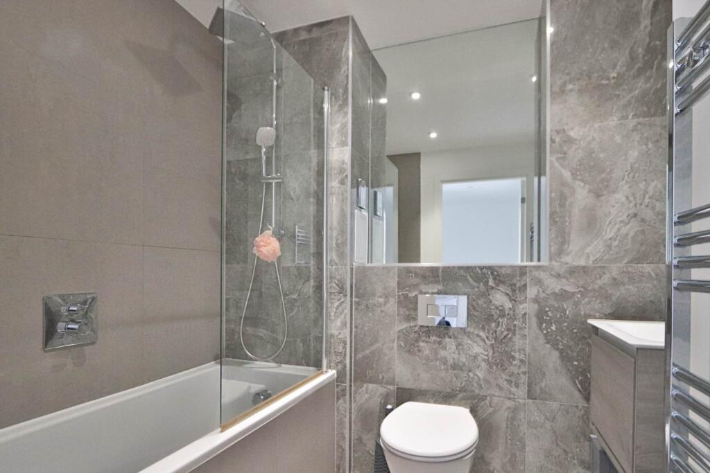 Apartment in Kingston upon Thames - View 5