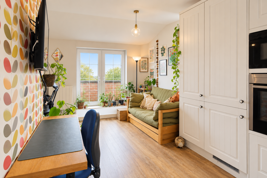 Weekday Cross Building property thumbnail 6