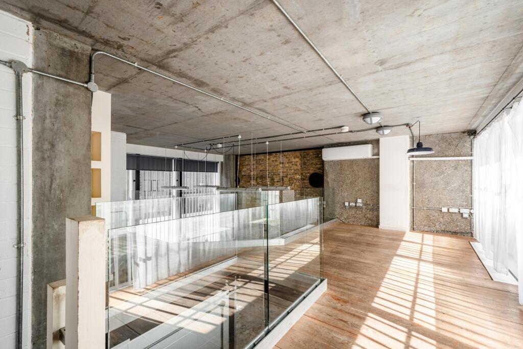 Mentmore Terrace 3B NEW - 11.jpg