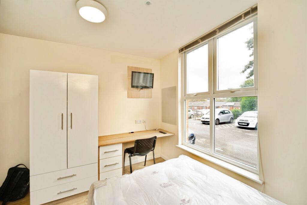 Apartment in Leeds, West Yorkshire - View 3