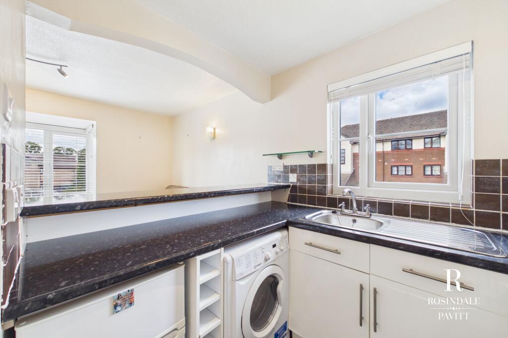 Apartment in London, Hackbridge - View 5