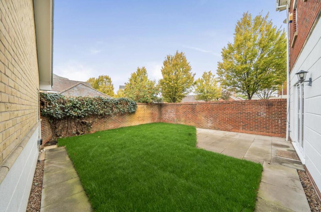 House in Surrey Heath, Frimley Green - View 4
