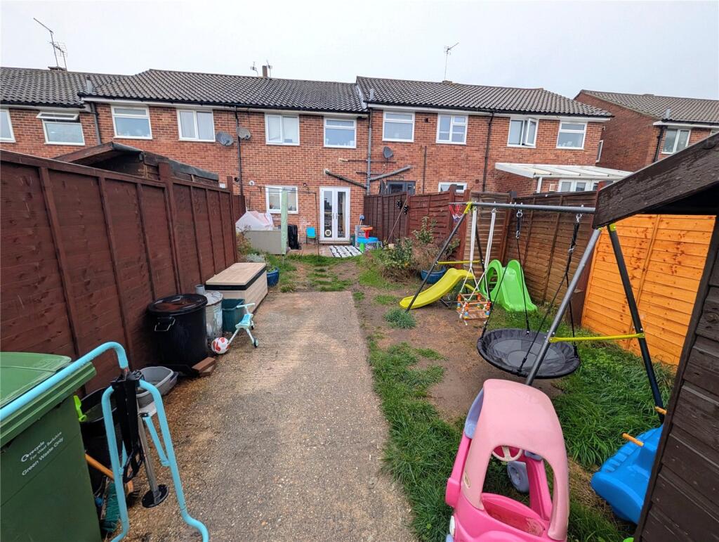 3-bed terraced on Paynesdown Road, Thatcham, Berkshire, £300,000
