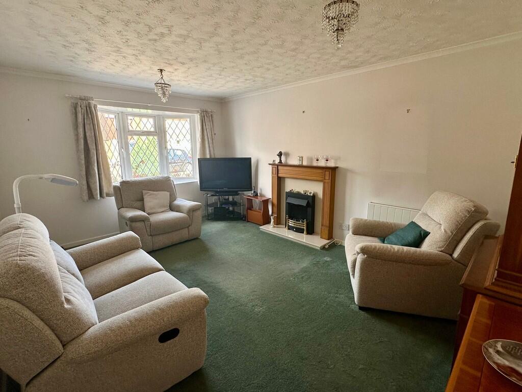 Gunville Crescent, Bournemouth photo 4