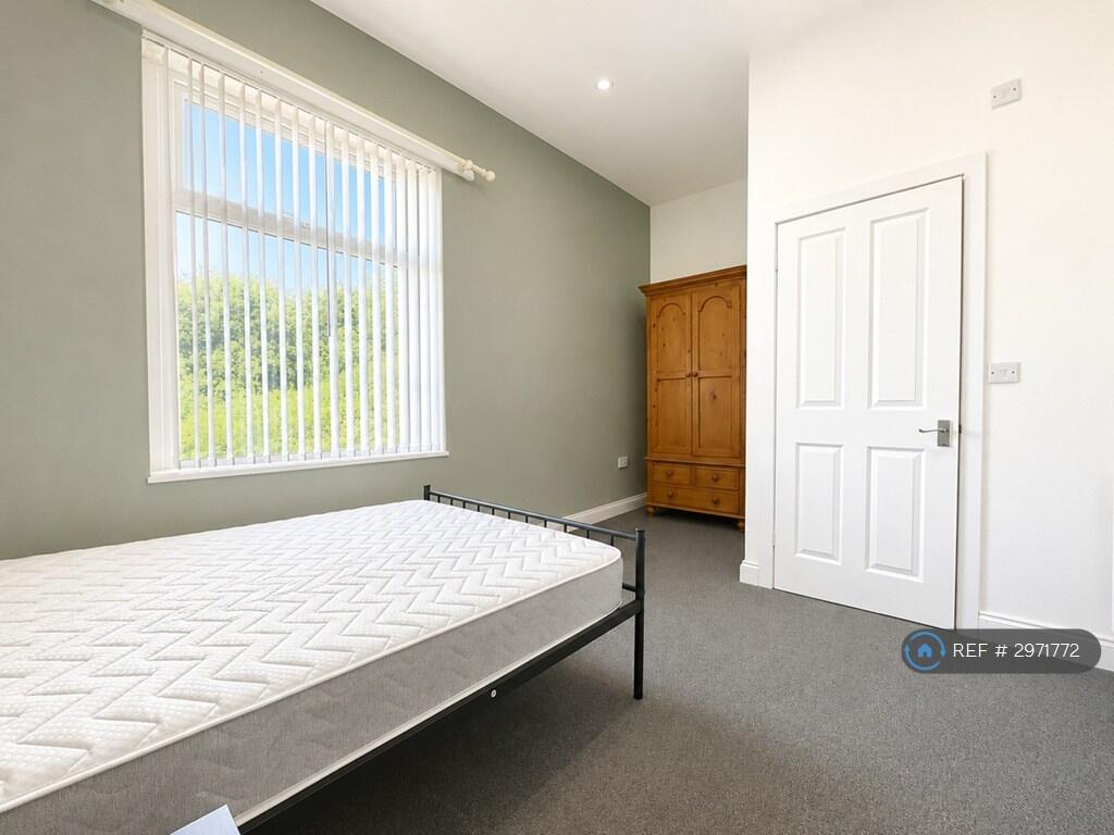 House in Bradford - View 2