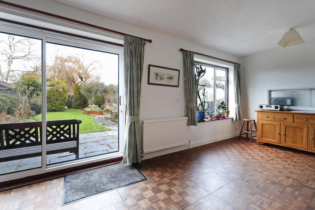 Smallfield Road, Horley, Surrey, RH6 photo 4