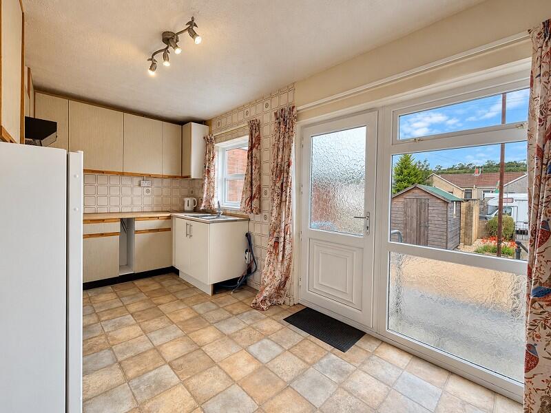 House in Cardiff, Tonyrefail - View 3