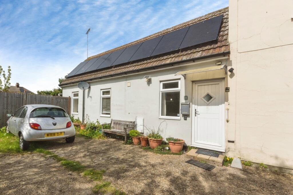 Main image of property: Old Road, Clacton-on-Sea, Essex, CO15