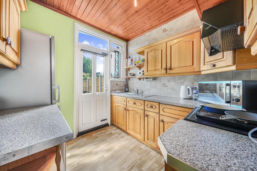 House in London, South Chingford, Chingford - View 4