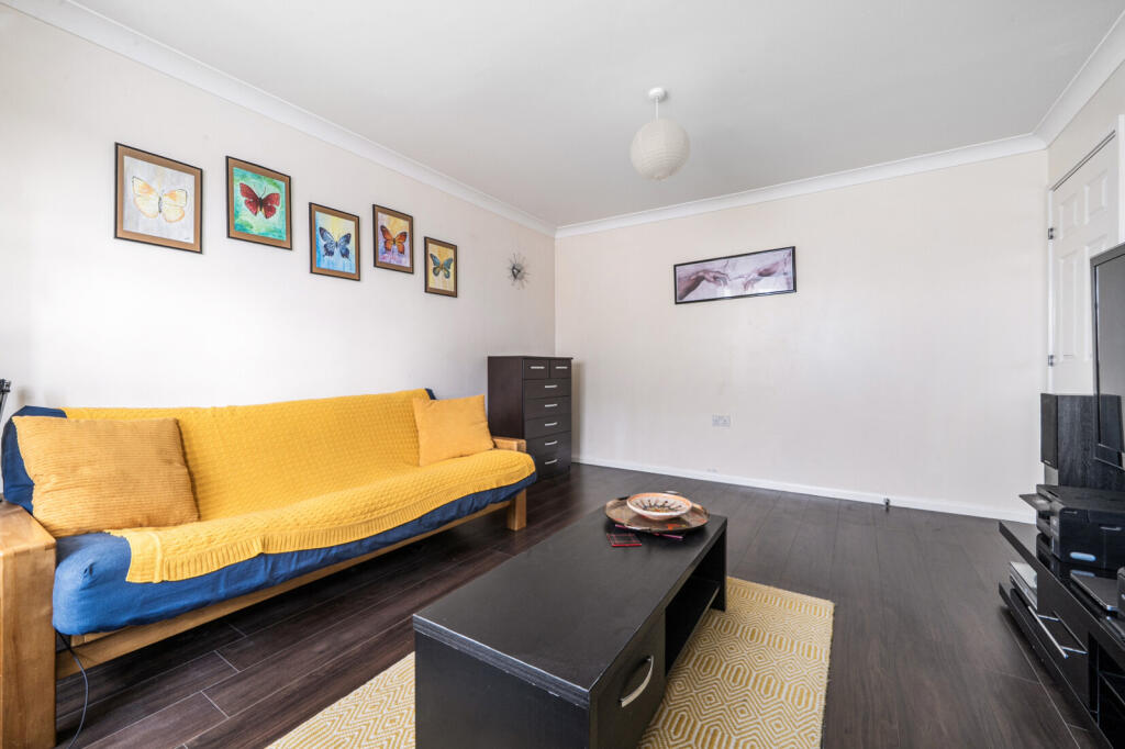 Apartment in Slough - More