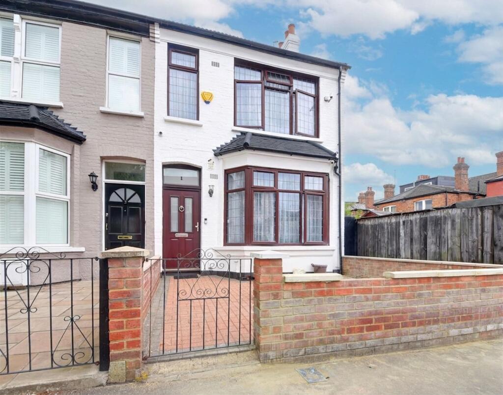 Main image of property: Clifton Road, London, N3