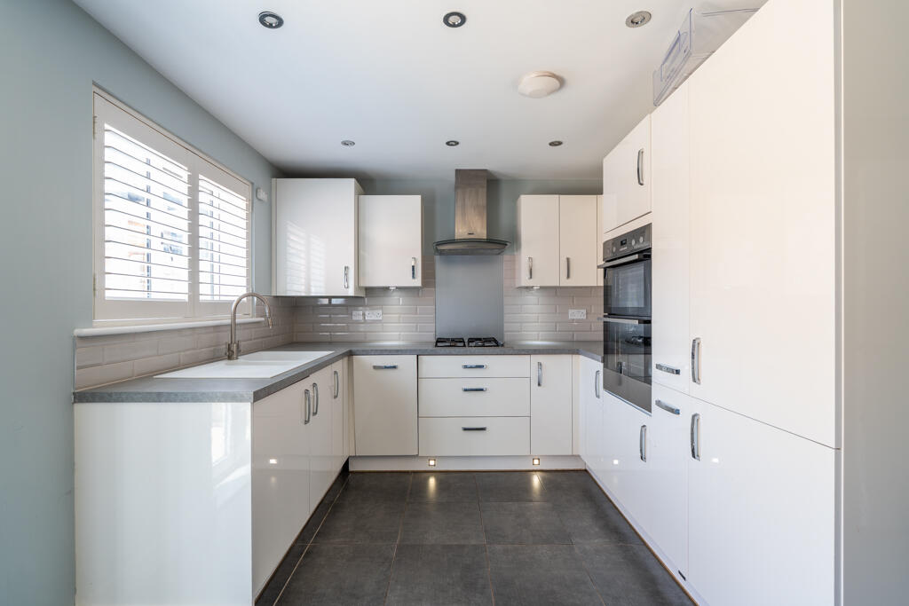 Parsons Avenue, Bursledon, Hampshire photo 4
