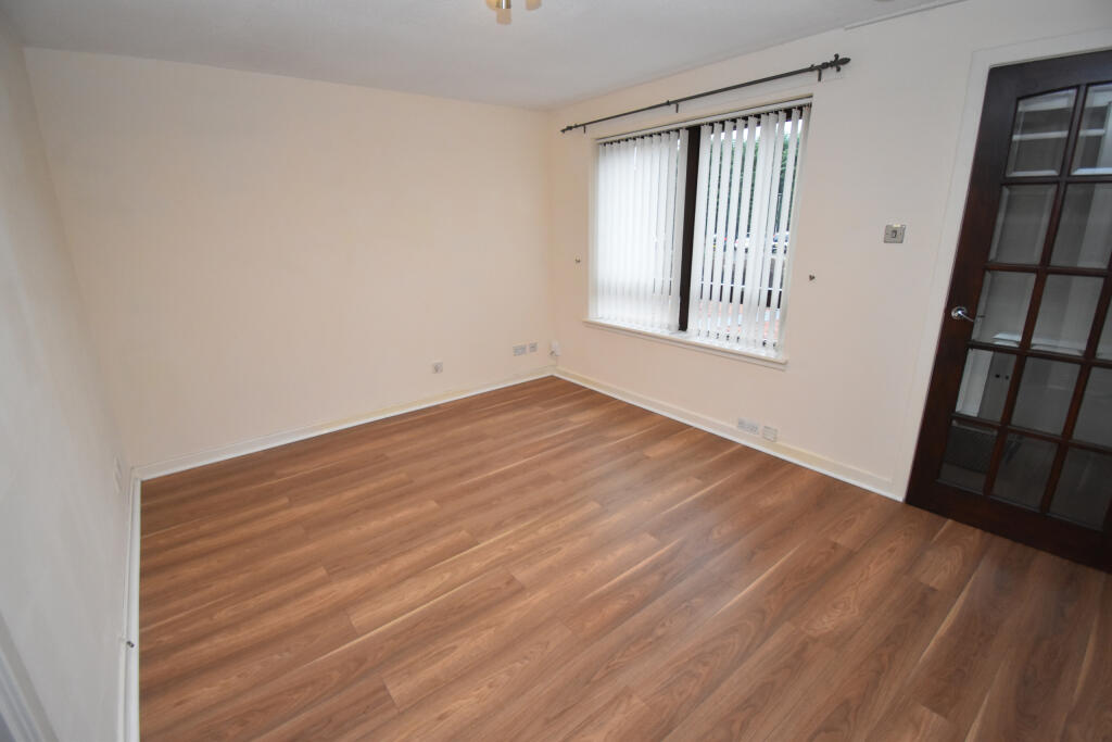 Apartment in Paisley, Castle Gait, Castlehead - View 2