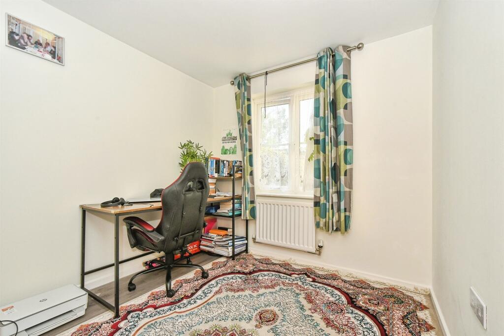 Apartment in Stratton St Margaret, Greenbridge, Coleview - More