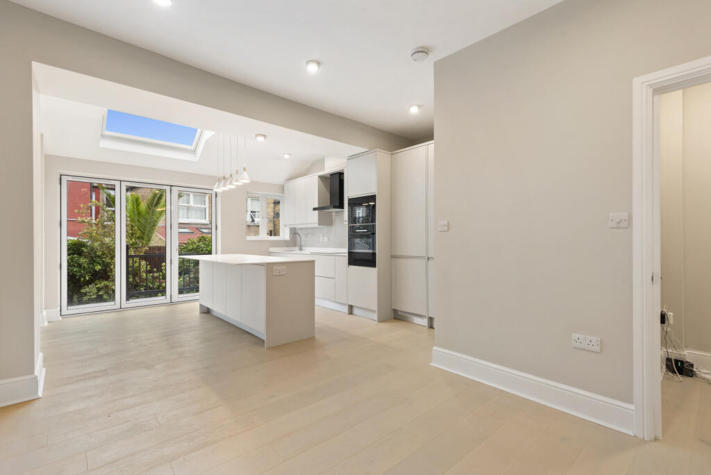 Gassiot Road, SW17 photo 3