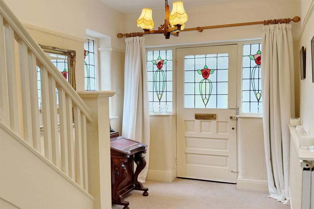 Upton Avenue, Cheadle Hulme photo 4