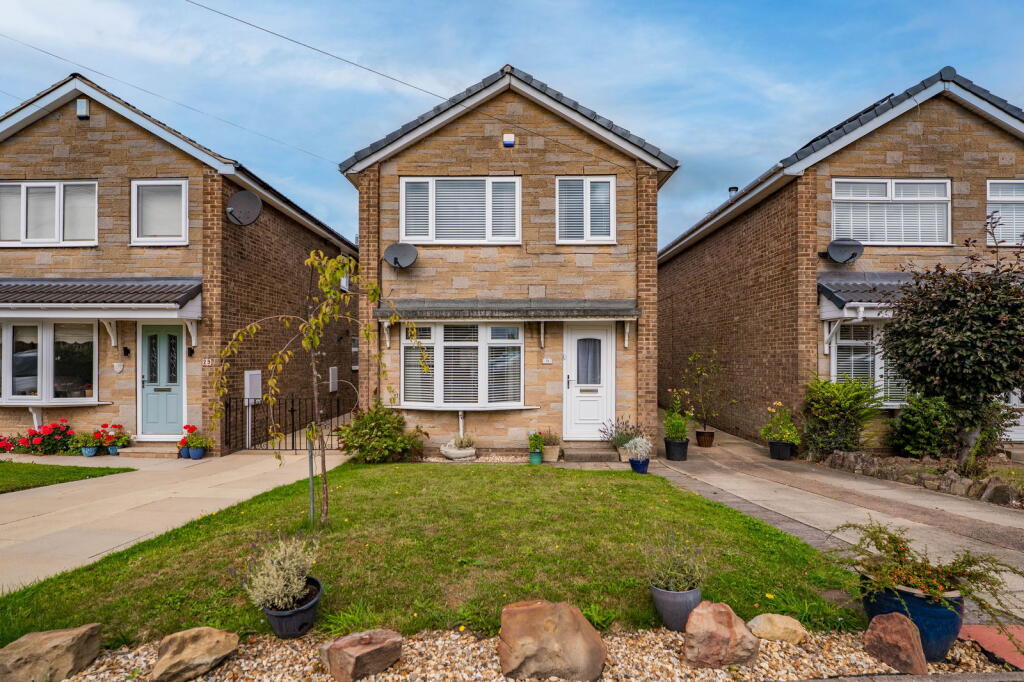 3-bed detached on Fleming Way, Flanderwell, Rotherham, S66 2HB, £240,000