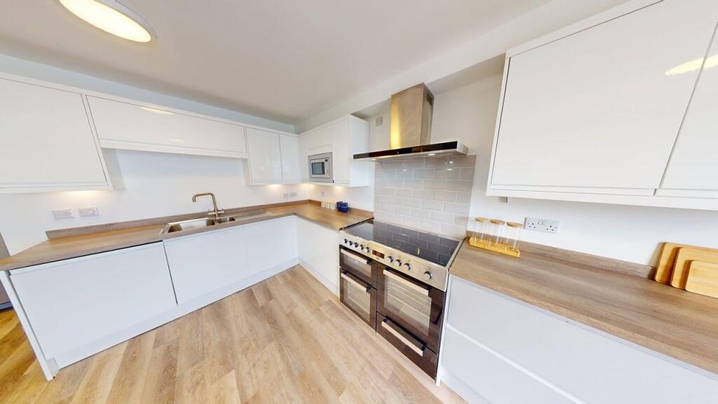 Apartment in Truro - View 3
