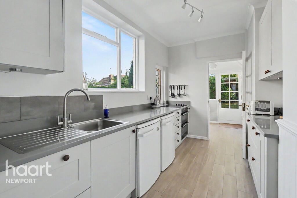 House in Newport - View 5