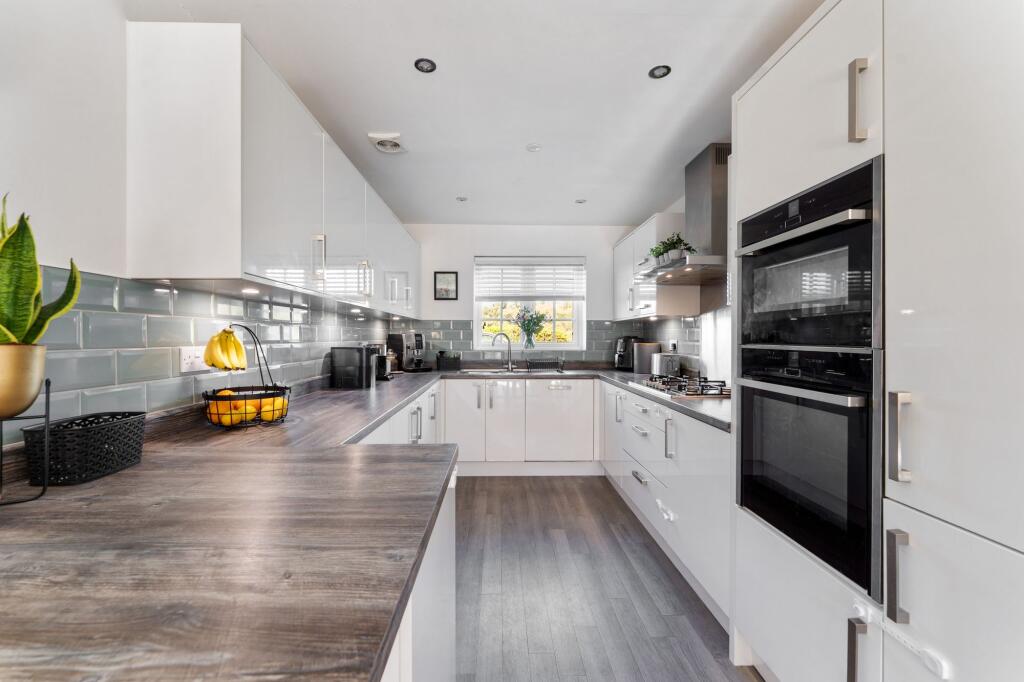 Stunning Four Bedroom Townhouse with a Twist - View 5