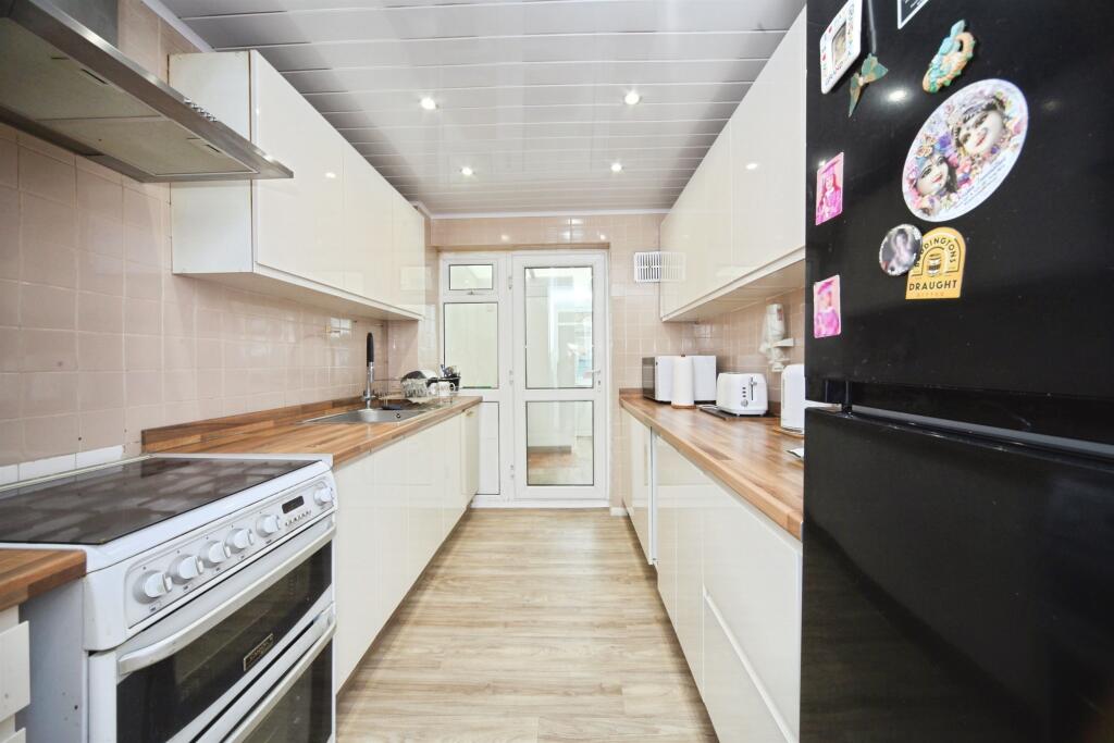House in Luton - View 3