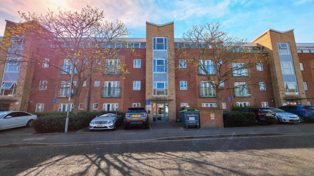 2-bed flat on St. Mark's Place, Dagenham, RM10, £245,000