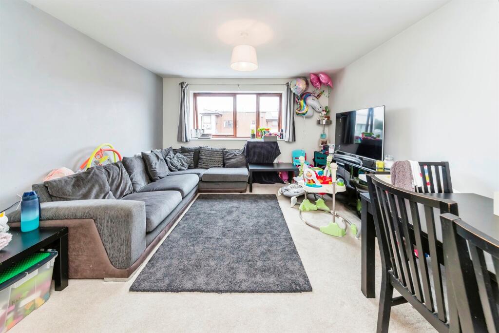 Apartment in Crawley, West Sussex - View 4